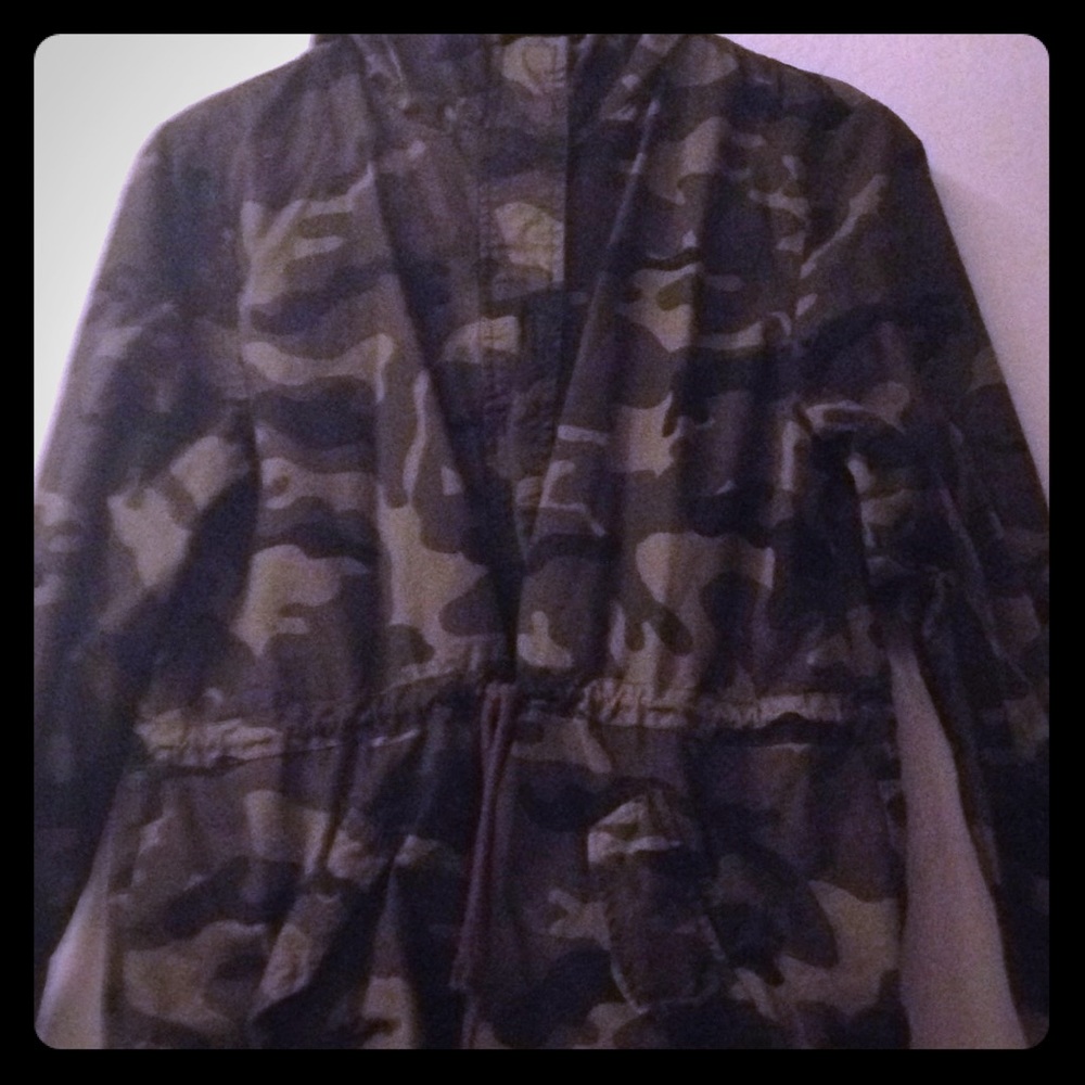 Pre-loved camouflage outerwear